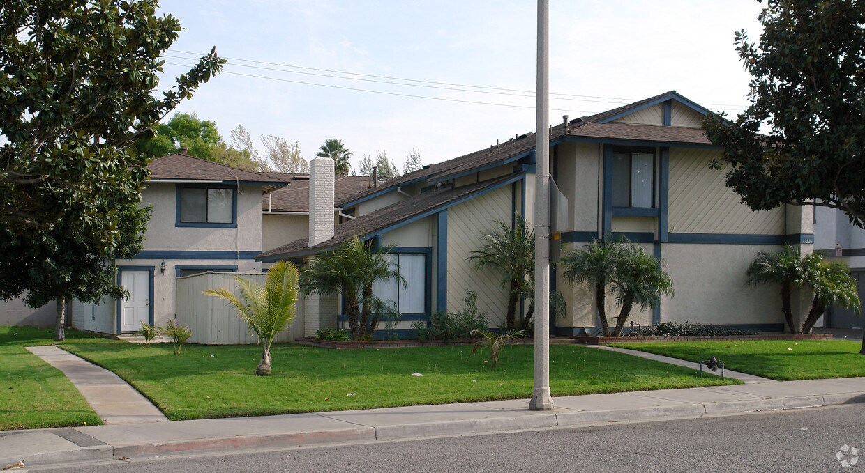 Primary Photo - 11334 Magnolia Ave