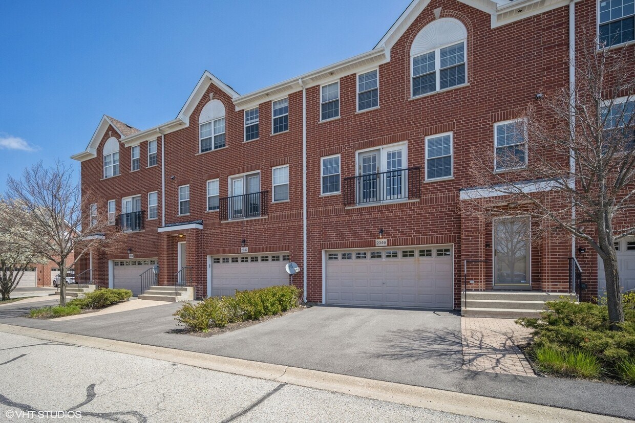 2346 Ascot Rd Northbrook Il 60062 Townhouse For Rent In Northbrook Il Apartments Com