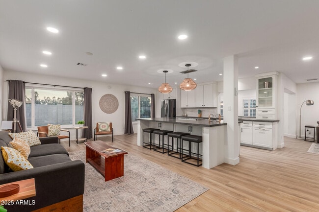 Building Photo - 5253 E Beck Ln