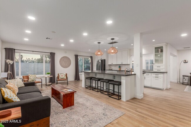 Foto del edificio - 5253 E Beck Ln