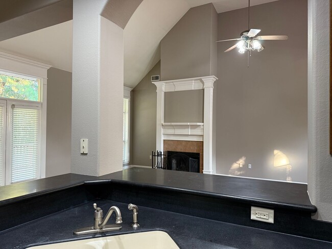 Foto del edificio - 3200 Mossy Creek Dr