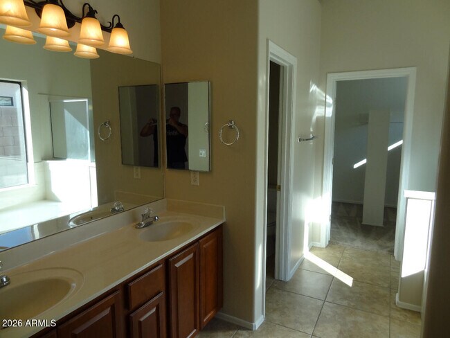 Foto del edificio - 1011 W Samantha Way