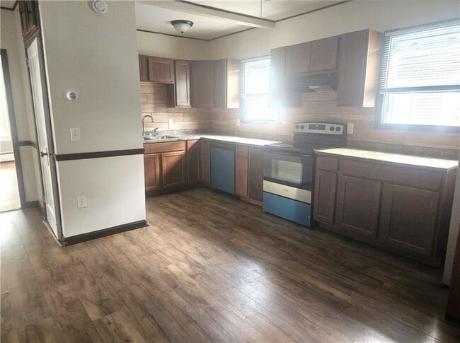 Building Photo - 256 Japonica St