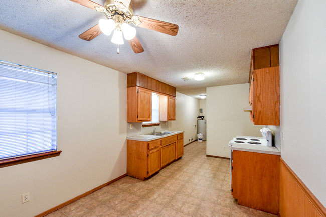 Building Photo - 153 Shady Ln