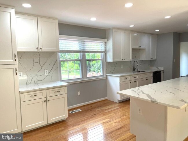 Building Photo - 9725 Cinnamon Creek Dr