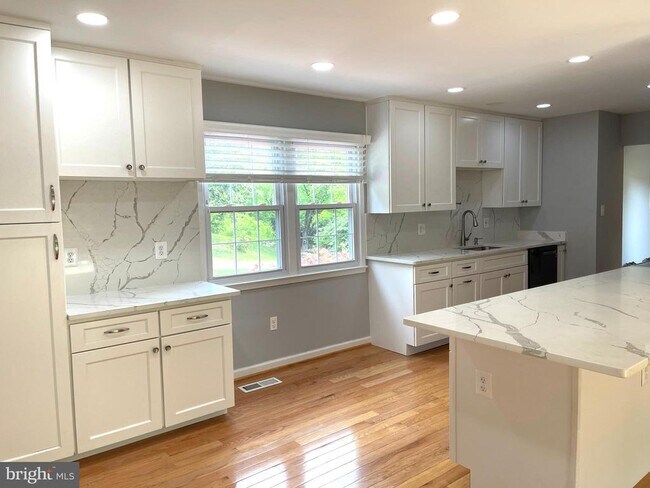 Foto del edificio - 9725 Cinnamon Creek Dr