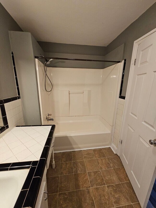 Foto del edificio - 3 Bed 1 Bath - Florence, AL (Near Cloverdale)