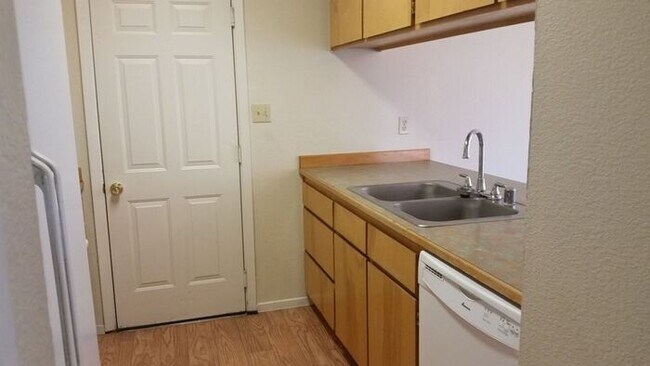Foto del edificio - Townhome for rent in Yerington