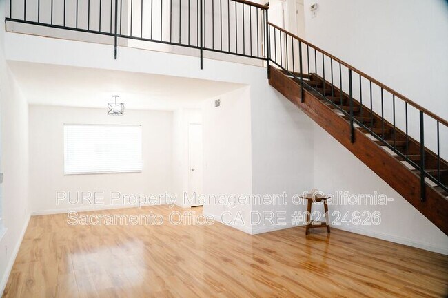 Building Photo - 887 Maplegrove Way