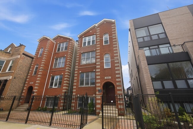 Building Photo - 2035 W Huron St