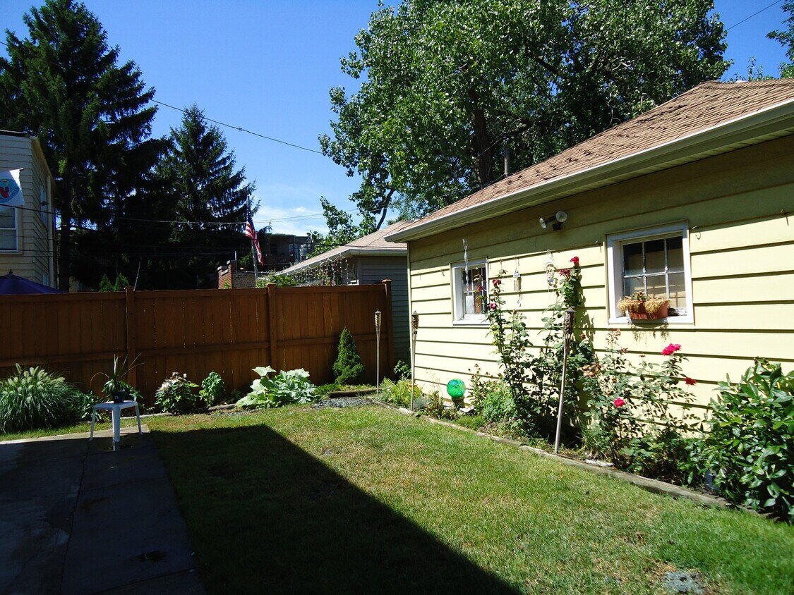 Primary Photo - 5134 W Cullom Ave
