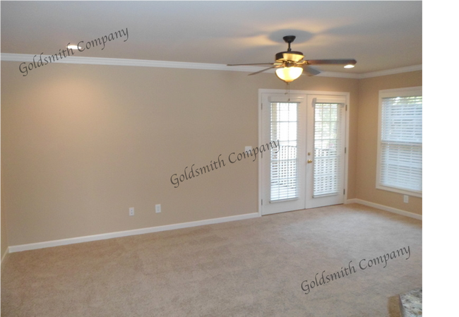 Foto del edificio - "Spacious 3-Bedroom Townhouse with 2.5 Bat...