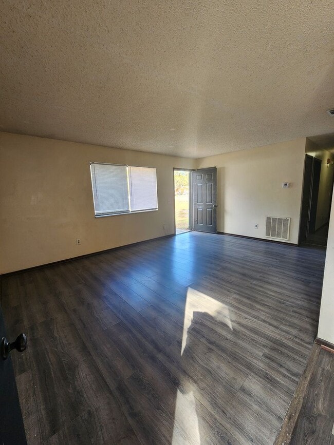 Building Photo - 1108 Kelly Dr