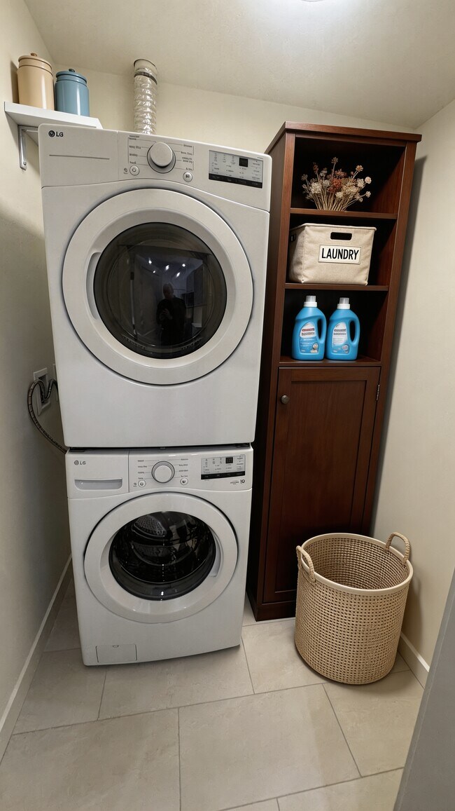 Building Photo - 5382-200 200 St