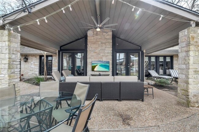 Building Photo - 6702 Elfland Dr