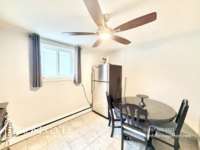 Photo du bâtiment - Modern 1-Bedroom Apartment with In-Unit Laundry & Parking – Kitchener