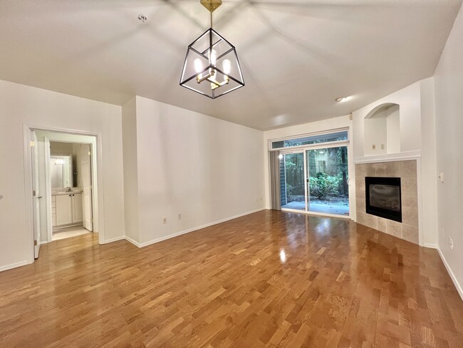 Living room - 12712 Admiralty Way