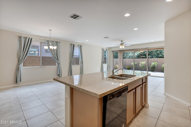 Foto del edificio - 5716 S 28th St
