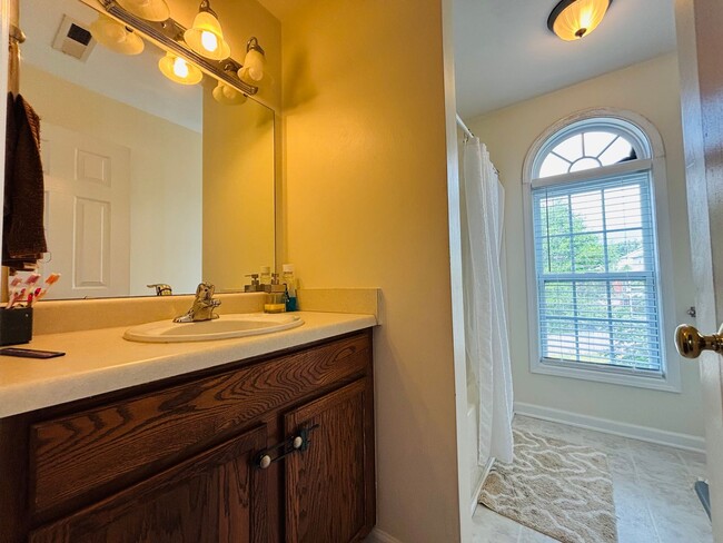 Building Photo - Spacious 4 Bedroom, 3.5 Bath House in New River Village