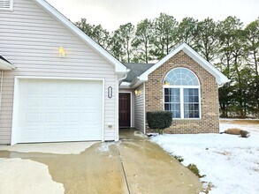 Building Photo - 102 Hunter's Way