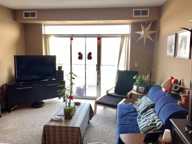 living room - 2600 University Ave SE