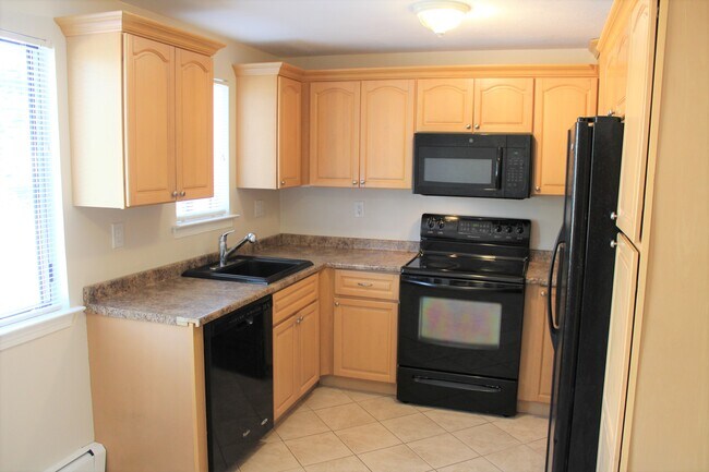 Kitchen - 522 Blackstone Vlg