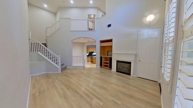 Building Photo - Lovely Dual Master Townhome in Desirable N...
