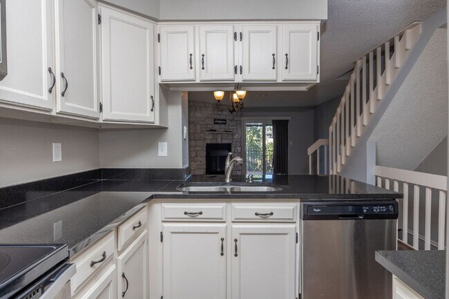 Foto del edificio - Discover Comfort and Style: Spacious 2-Bed...