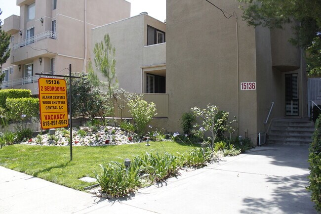 Building Photo - 15136 Magnolia Blvd