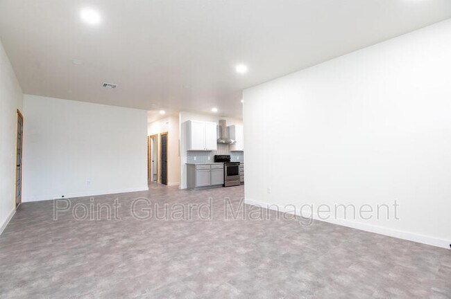 Building Photo - 2843 Oliver Dr