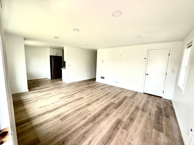 Foto del edificio - Completely Updated Ranier Beach Duplex Unit For Rent!