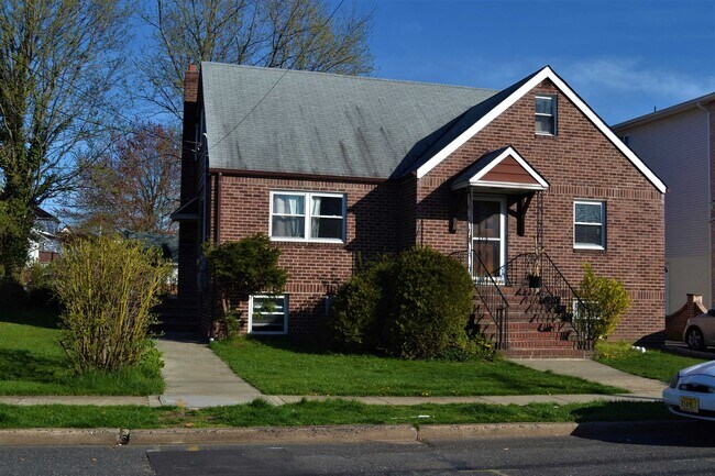 Building Photo - 330 Chase Ave