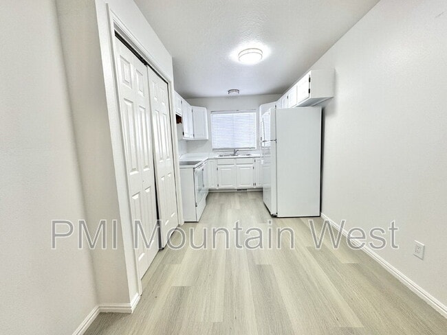 Building Photo - 49 S 200 W