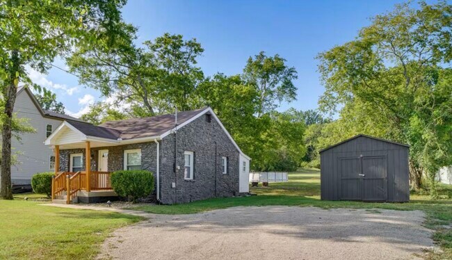 Photo - 524 Green Ln House