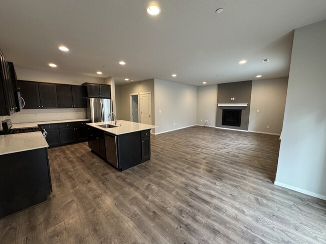 Building Photo - 5 Bedroom Camas Home, Spacious, Fenced Bac...