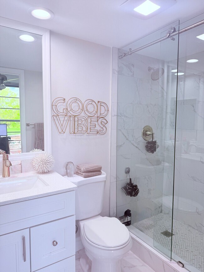 Foto del edificio - 545 Oaks Ln