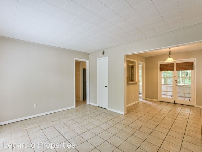 Building Photo - 4 br, 2 bath Room For Rent - 320 Mayo Street