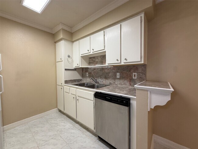 Building Photo - 2250 Bering Dr