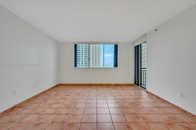 Foto del edificio - 540 Brickell Key Dr