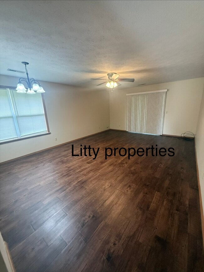 Foto del edificio - 1506 Laurel Rd