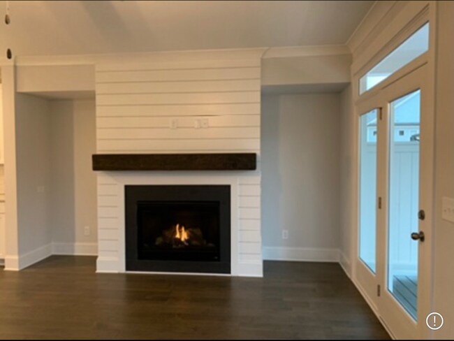 Building Photo - 300 Riverton Way