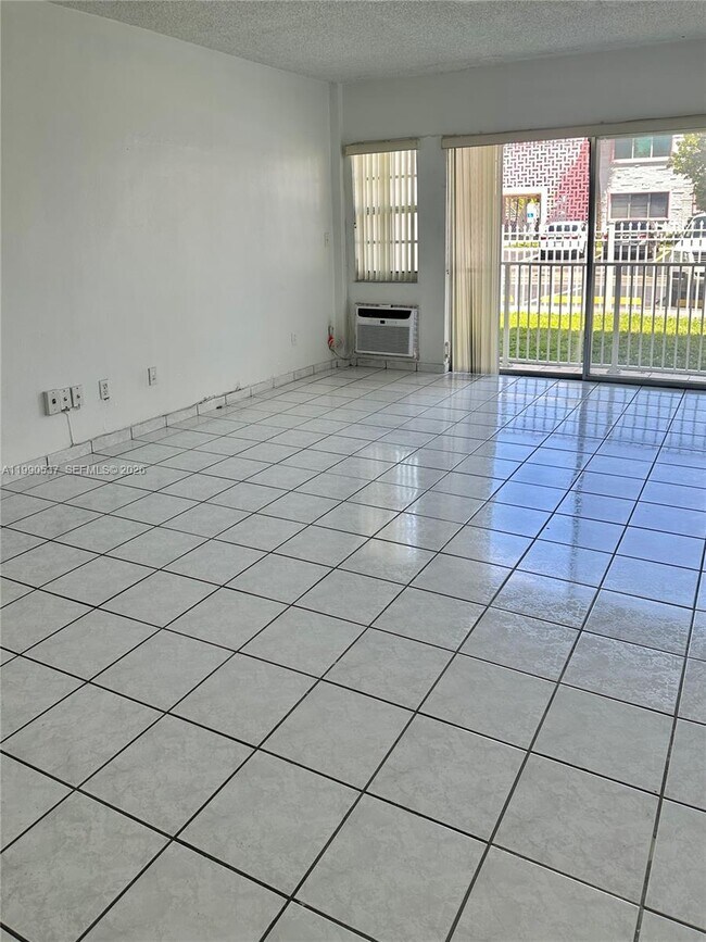 Foto del edificio - 7920 East Dr