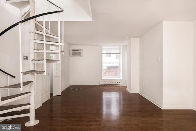 Building Photo - 2311 Spruce St