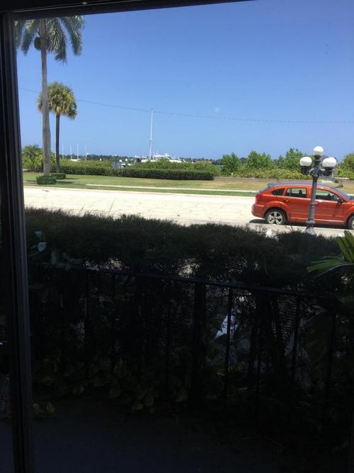 Building Photo - 3907 S Flagler Dr