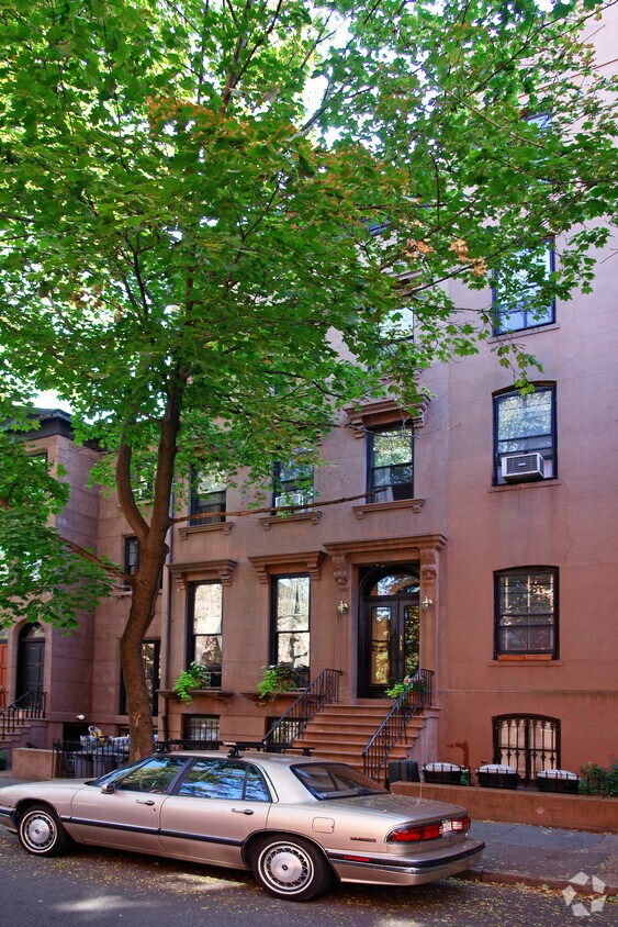 Building Photo - 313 Clinton St