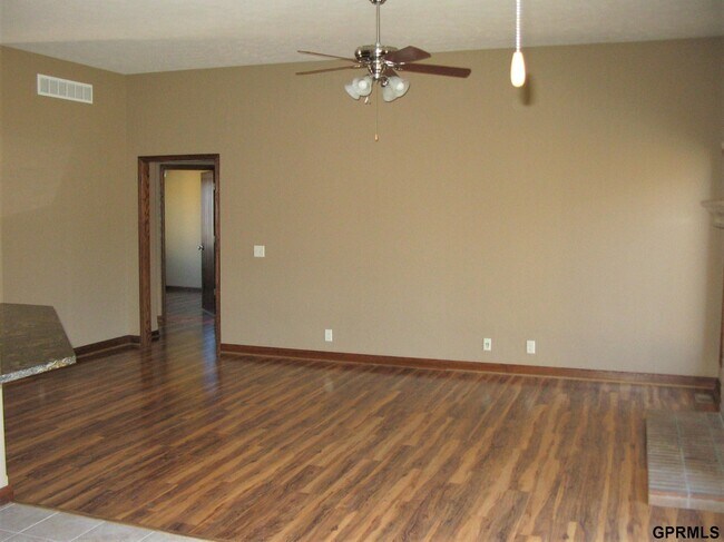 Building Photo - 330 8th St Cir