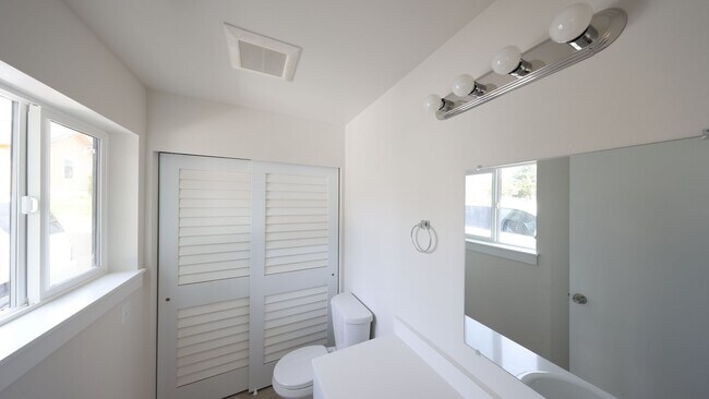 Foto del edificio - 2 Bed 1.5 Bath - Air Conditioning - No Pets - NAS Whidbey