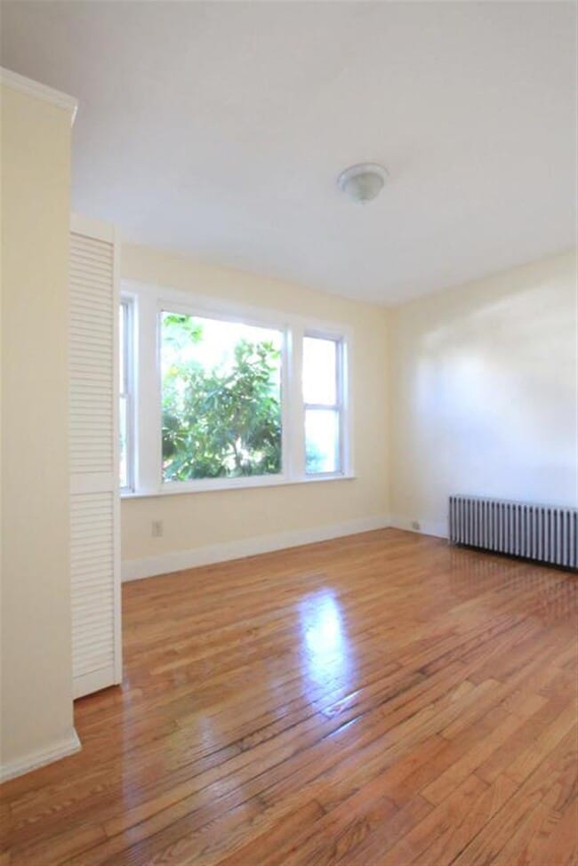 Building Photo - 569 Main St