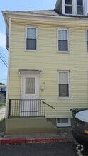 Building Photo - 139 McComas St