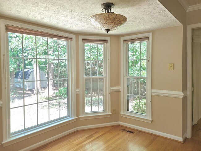 Building Photo - 4 BR, 2.5 BA in Woodlake Crossing